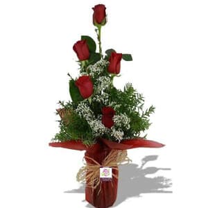 Detalle de regalo con flores preparado en la floristería de Vigo